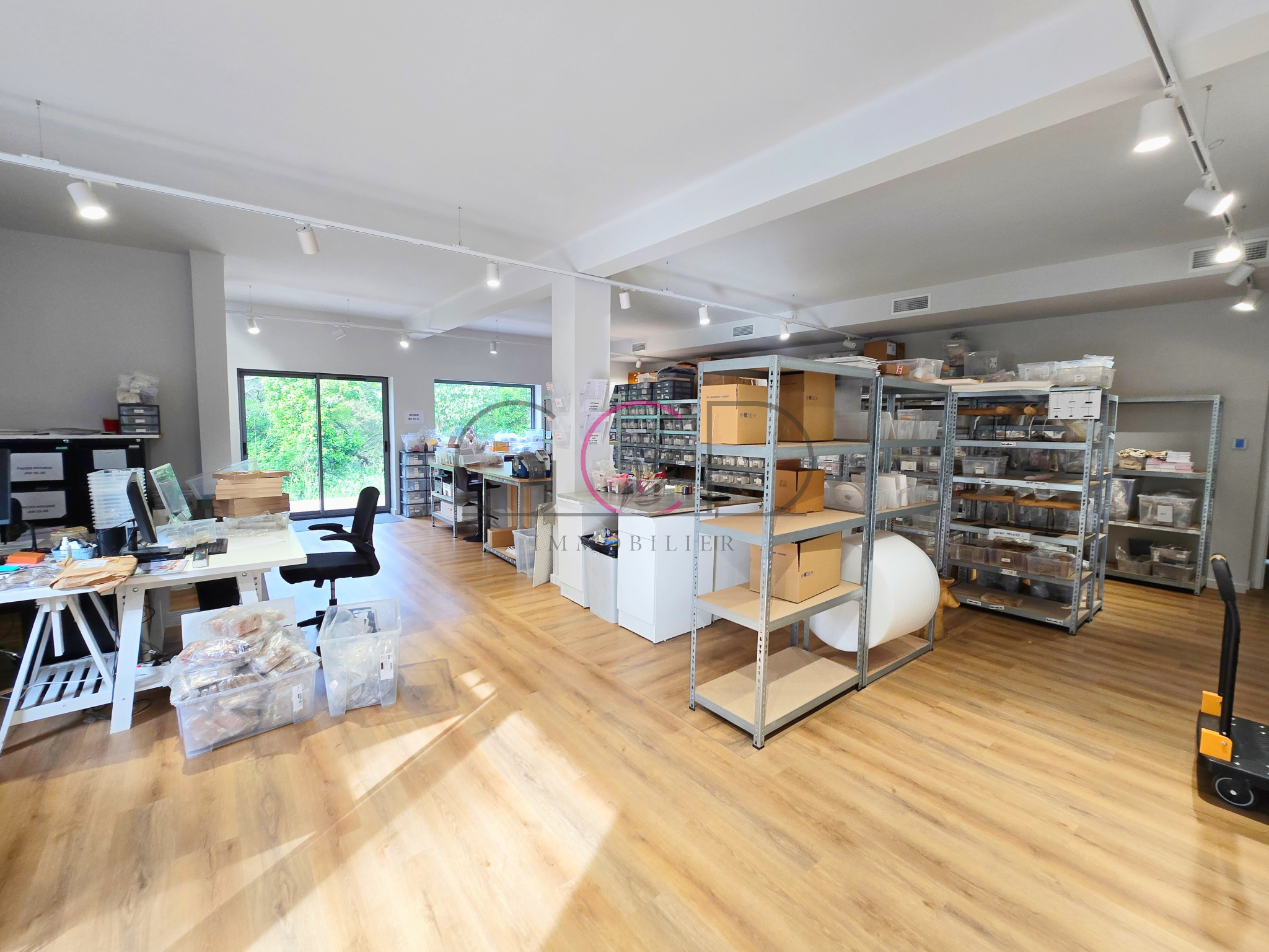 Local d'activité à vendre à St cannat, 457 m² – photo 1 sur 8
