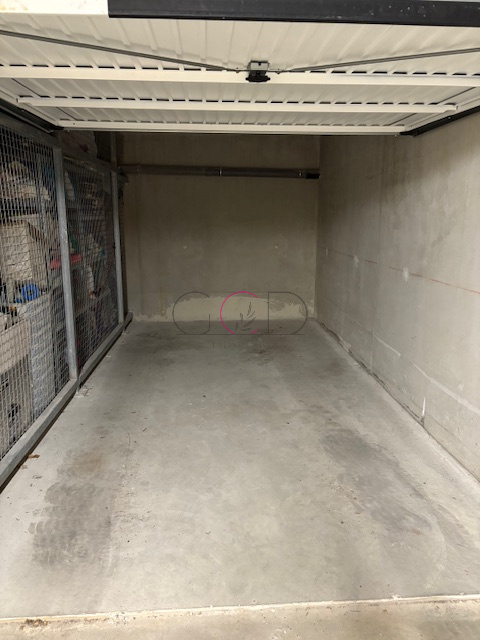Parking / Box à louer à La tour d aigues – photo 2 sur 3